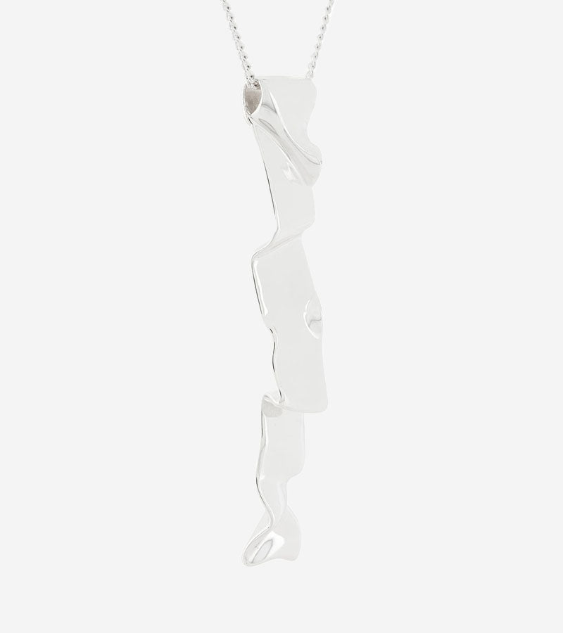 Coup de Coeur Silver Wave pendant necklace close up