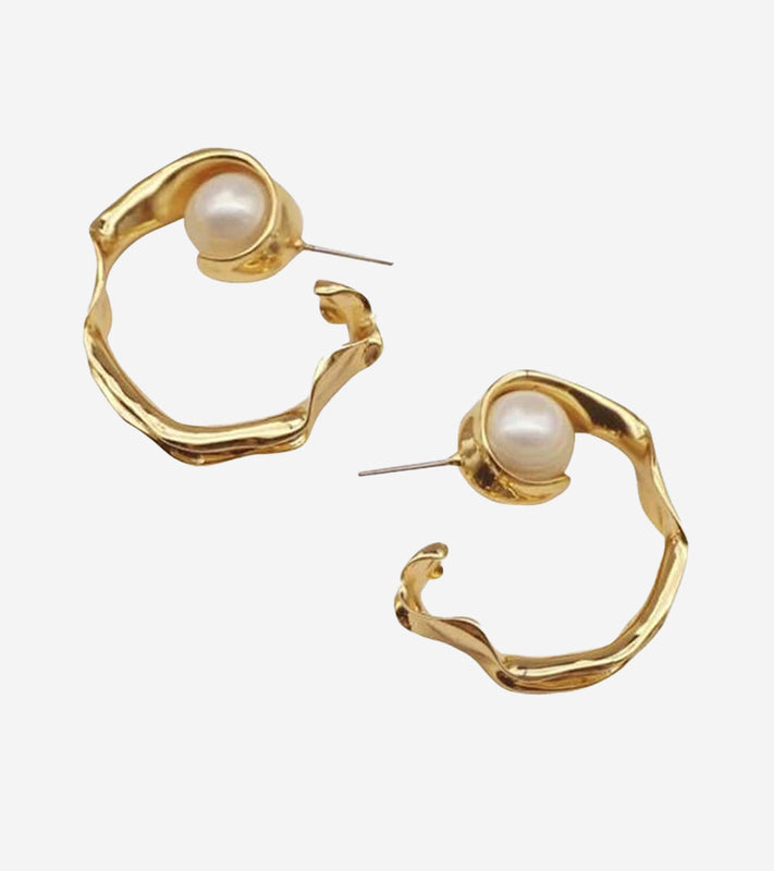 Coup de Coeur Gold liquid pearl hoops